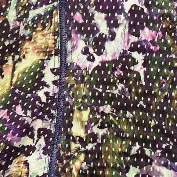 ✨2/$40✨🍋lululemon🍋 | Amala Purple and green floral iris polka dot tank top - Picture 5 of 9